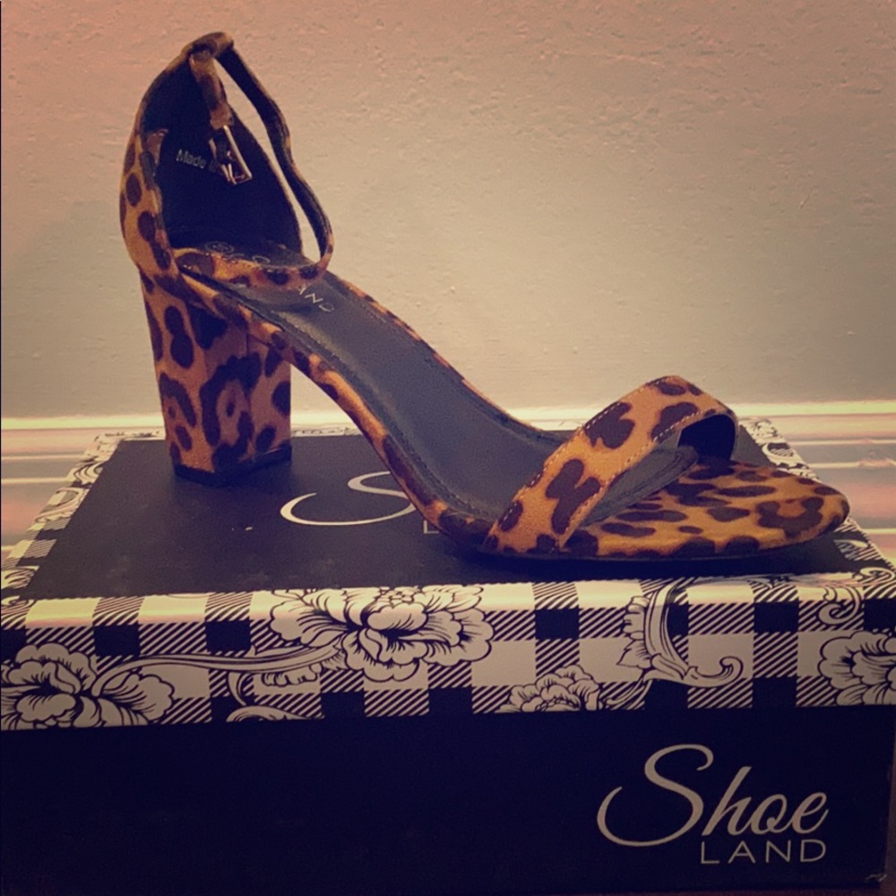 NWT Leopard Print Block Heel Sandals